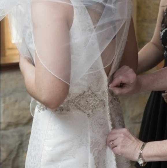 Preloved Wedding Dress - Picture 4 of 6